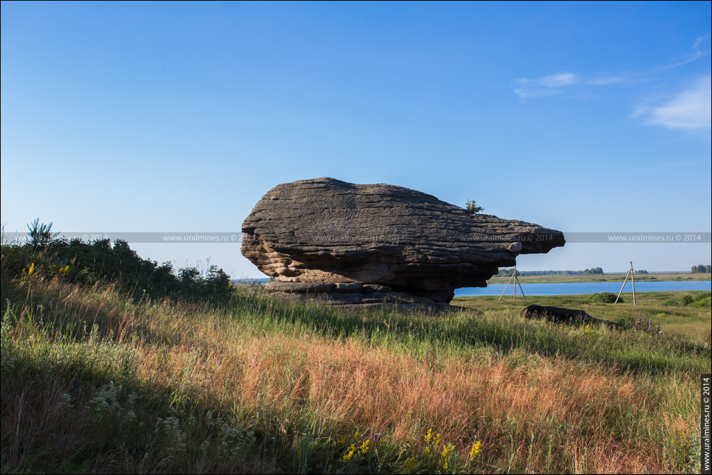 Аллакские каменные палатки останцы писаницы